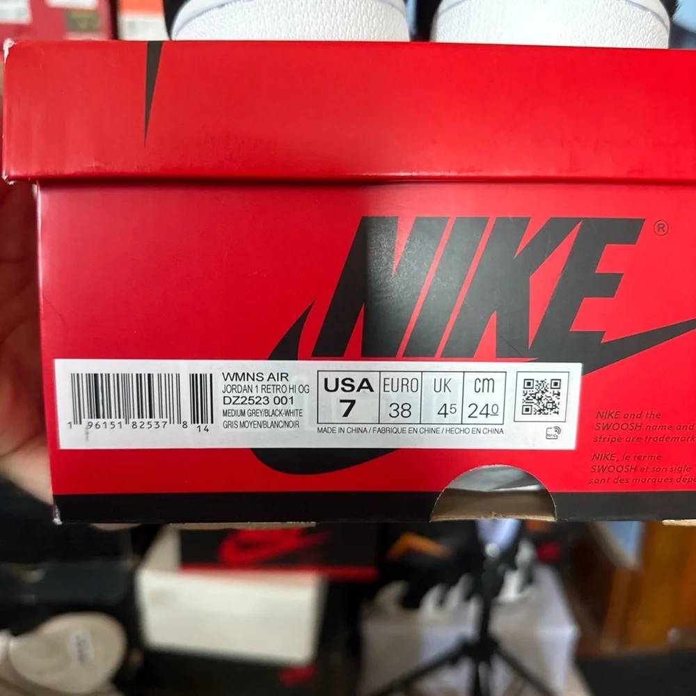 Size 7 - Jordan 1 High Twist 2.0 Medium Grey Women’s - Picture 7 of 7
